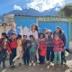 Zahnärztinnen mit Kindern in Peru